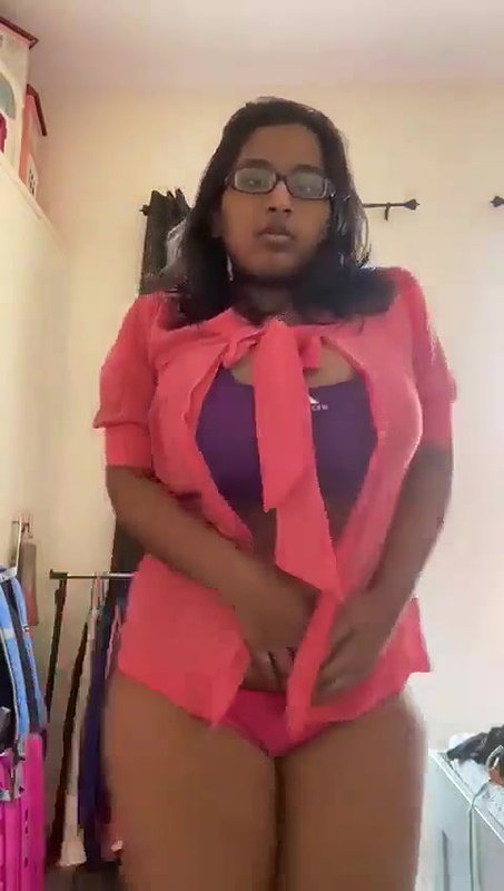 Cute Mallu BBW Girl Pressing Big Boobs