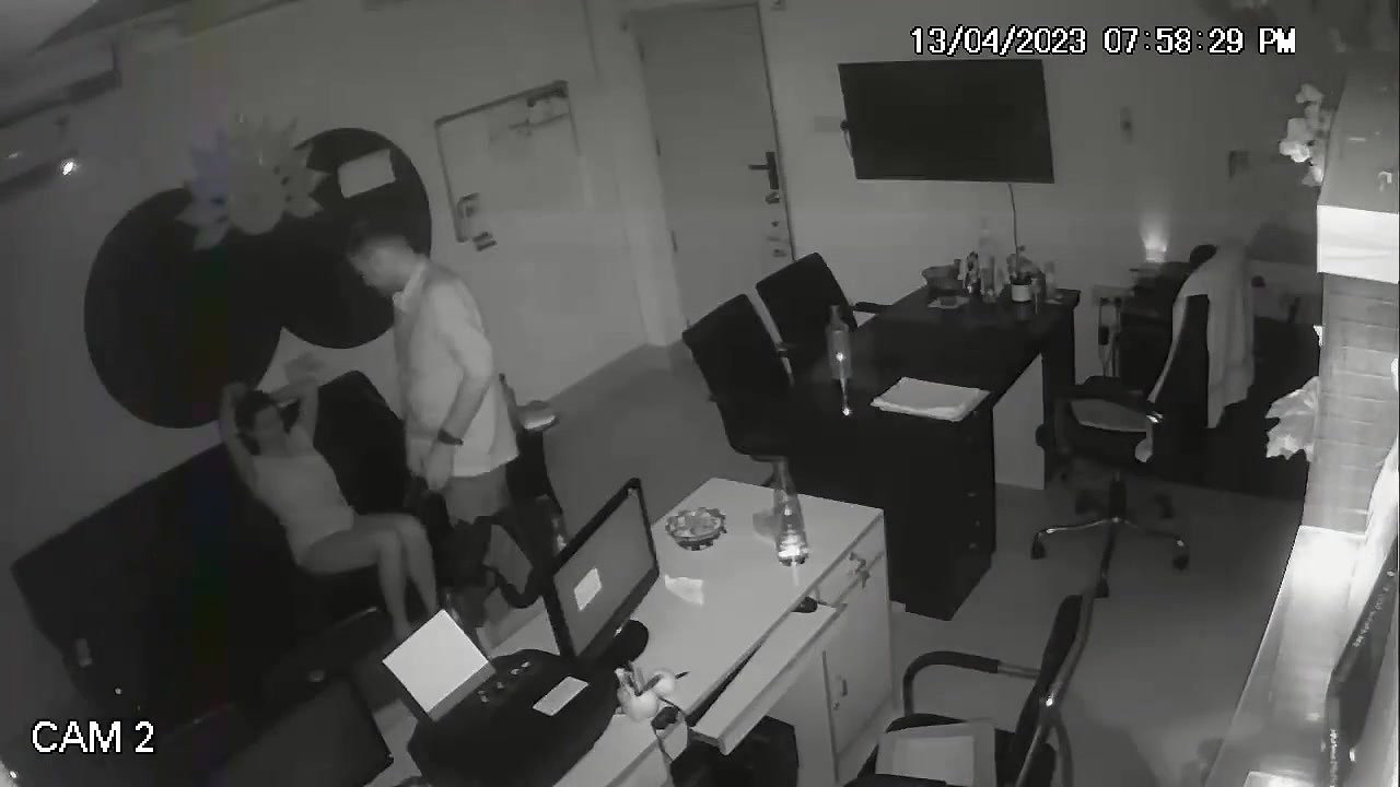 Boss Ne Apne Ladies Staff Ke Sath Sex Kiya Aur Uska Webcam Sex Video Bana Kar Viral Kiya