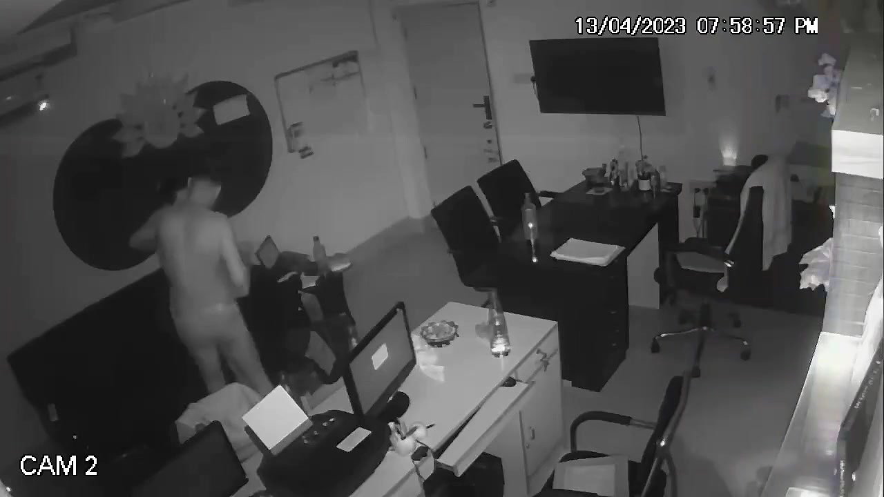 Boss Ne Apne Ladies Staff Ke Sath Sex Kiya Aur Uska Webcam Sex Video Bana Kar Viral Kiya