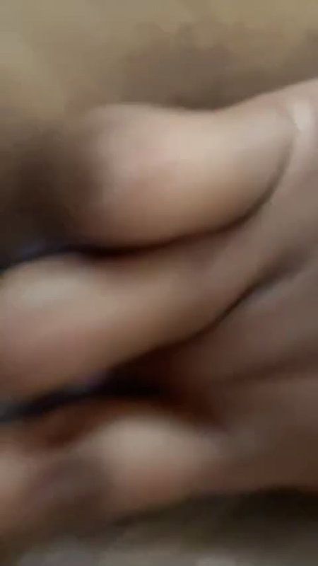 juicy pussy fingering girl