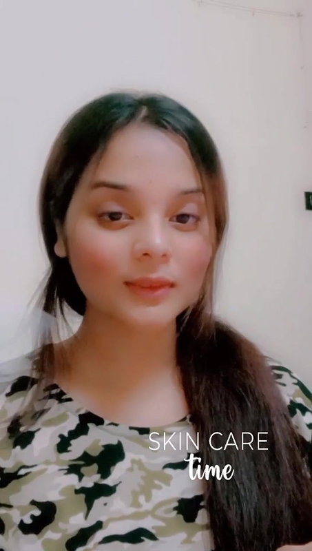 Cute Girl Showing Big Boobs