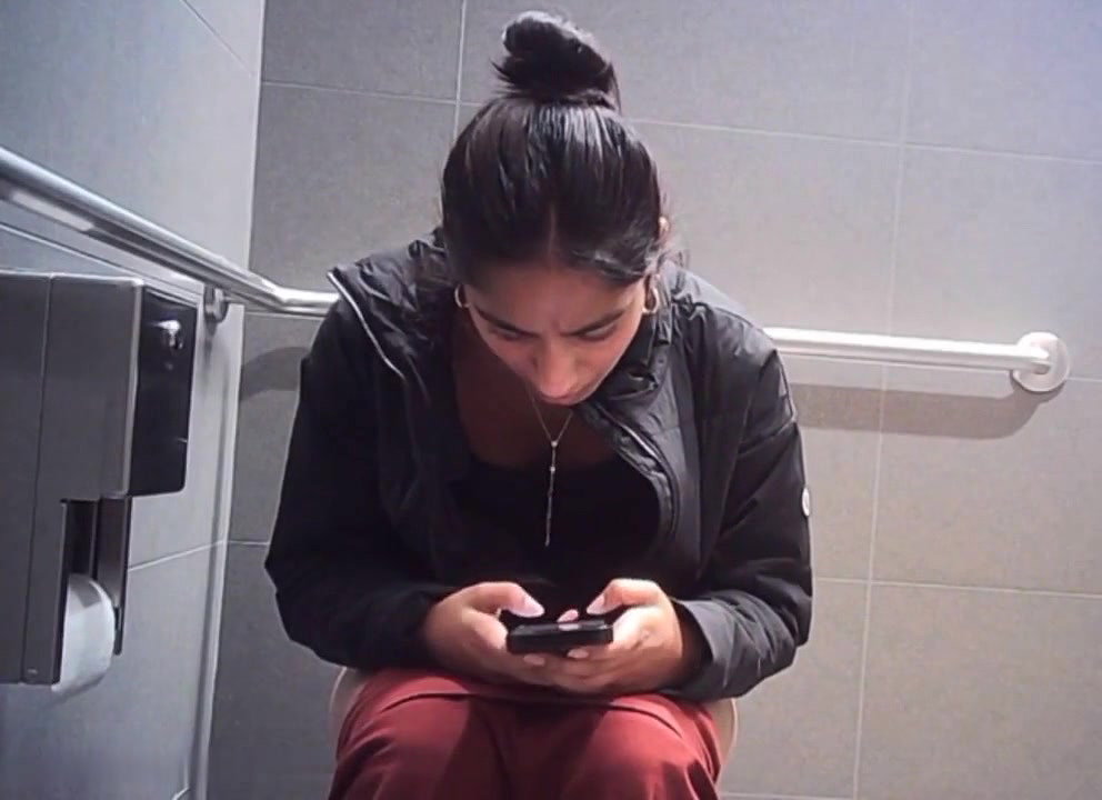 DESI TEEN GIRL PlSSlNG ON OFFICE RESTR00M FIXED SPYCAM CAPTURED JUICY PUSSY  SEXY ASS