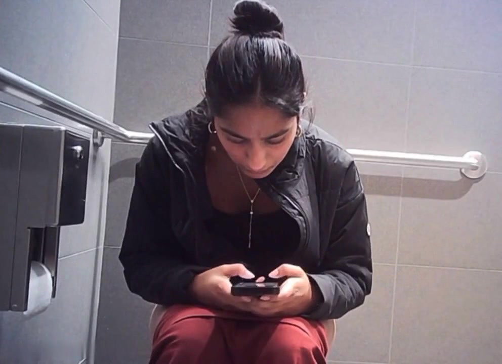 DESI TEEN GIRL PlSSlNG ON OFFICE RESTR00M FIXED SPYCAM CAPTURED JUICY PUSSY  SEXY ASS