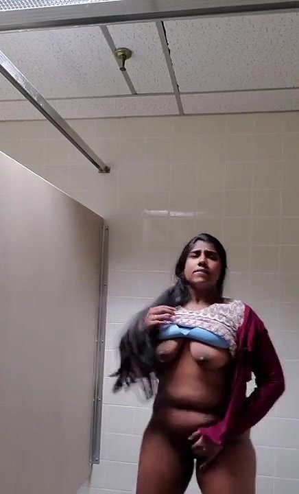 dusky girl nude show in bathroom