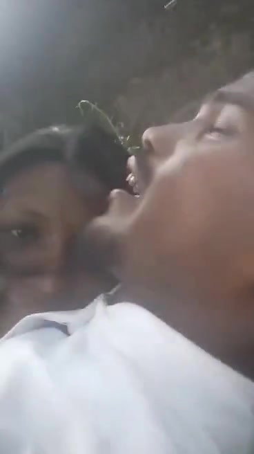 khule mein ladki ne lund chusi