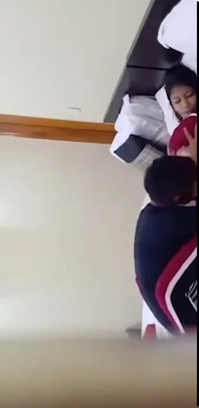 Gim Me Ladki Ko Pata Kar Usko Ghar Laya Aur Uske Kapde Khol Kar Uski Dum Bhar Chudai Ki