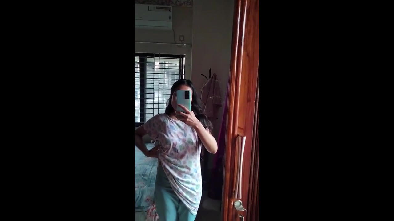 Horny Bengali GF Showing Boobs Pussy