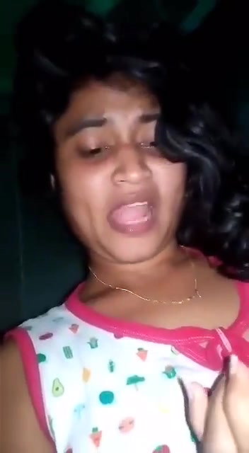 chut mein ungli krte hue ladki ne video banayi