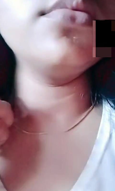 desi babe showing her big boobs