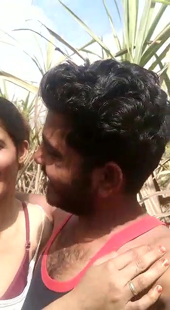 Khet me bhabhi lover