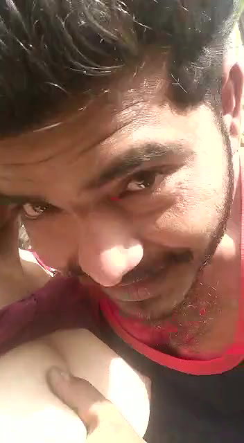 Khet me bhabhi lover