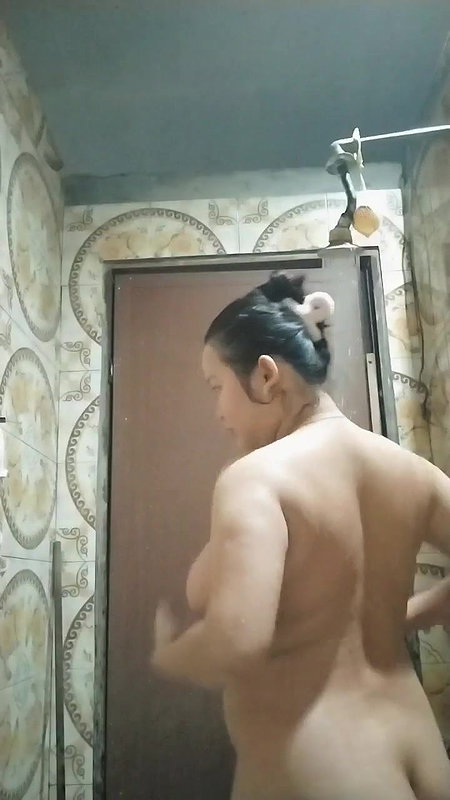 big boobs cute wife bathing
