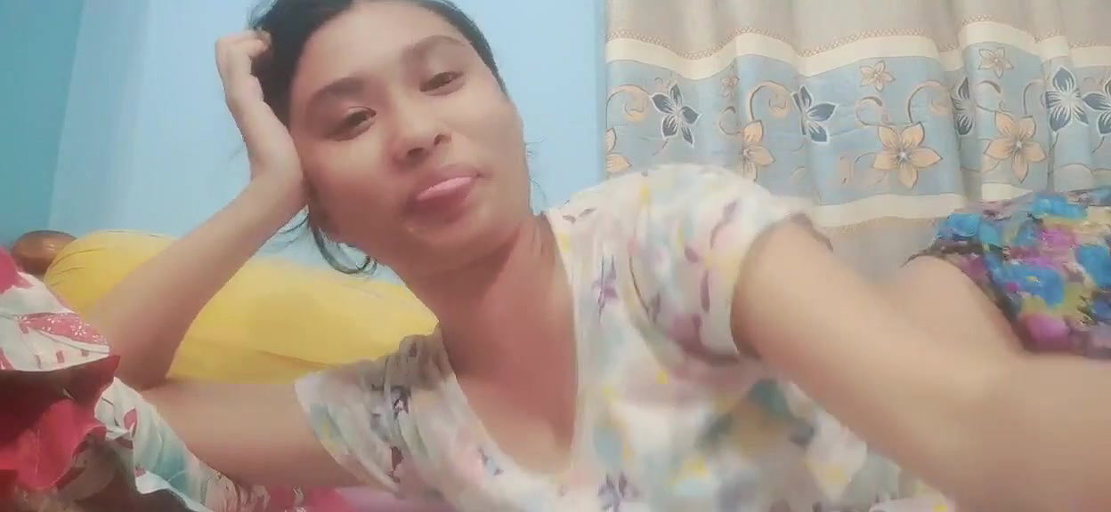 horny gf showing boobs