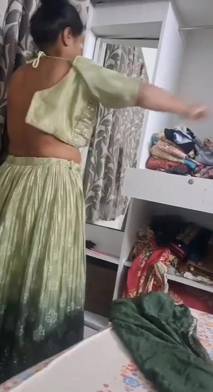 Mumbai Churchgate road apartment bhabhi dress change