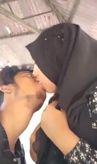 hijab Bengali boob sucking by lover in outdoor sex