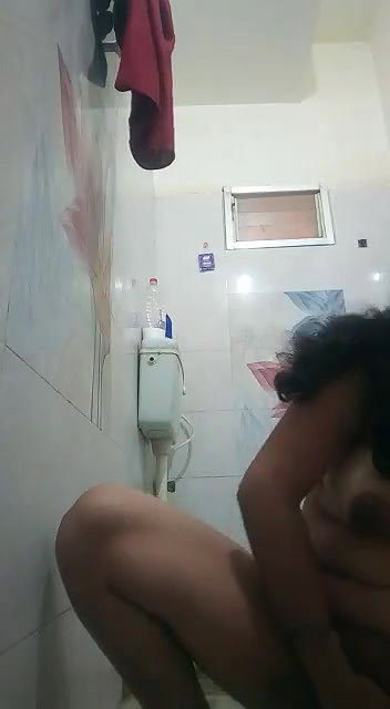 bathroom mein bhabhi ki nangi video