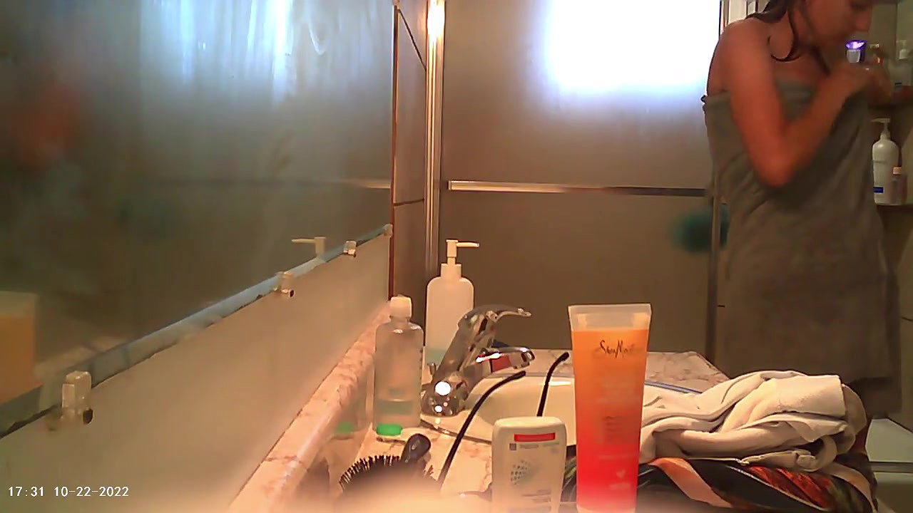 nude milf bath video