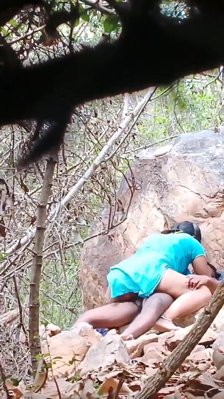 Desi couple fucking outdoor