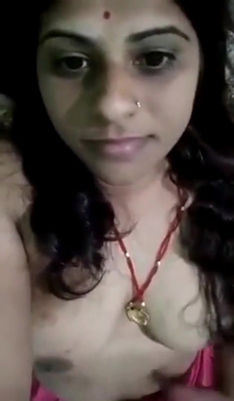 Beautiful Desi Girl Showing Her Boobs