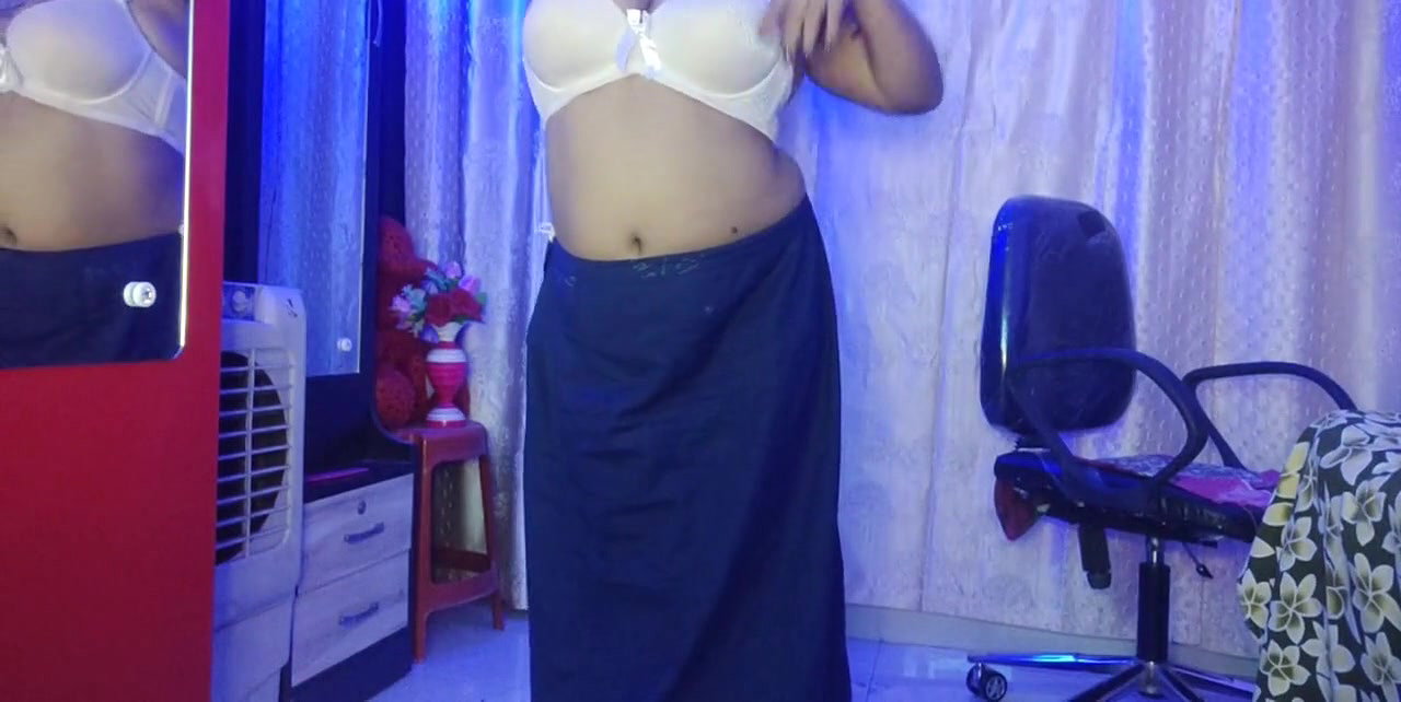 Hotgirl21 riyajibansalji or jaane_baharji model live perform her own sexy juisy boobs show
