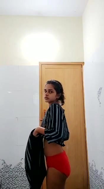 top kholke boob dikhayi
