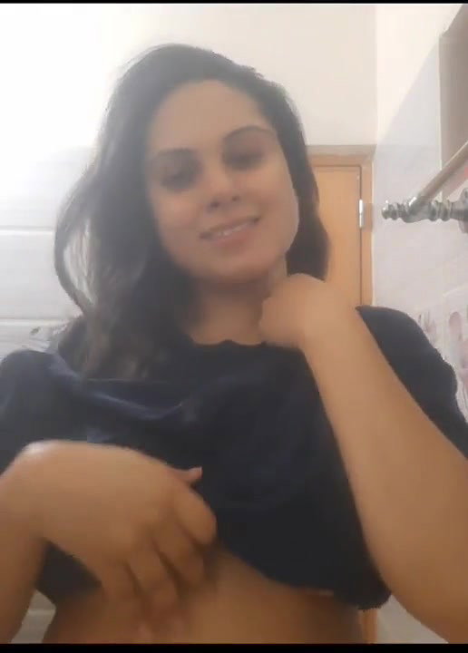 Chubby girl playing with her tits