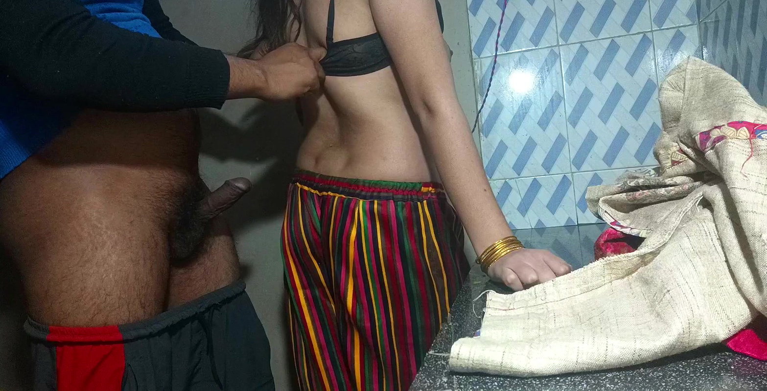 Dever se chudi pyasi Bhabi or bhujai apni pyaas Kitchen me hi chod dala