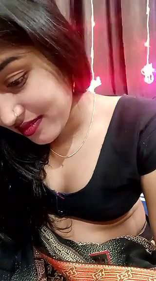 gorgeous bhabhi stripping saree and boob show