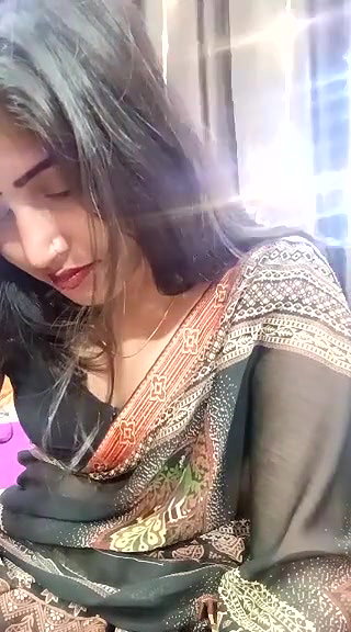 gorgeous bhabhi stripping saree and boob show
