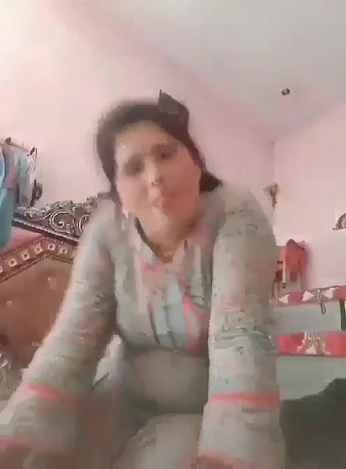 bhabhi in black bra shows pussy and ass nude pics