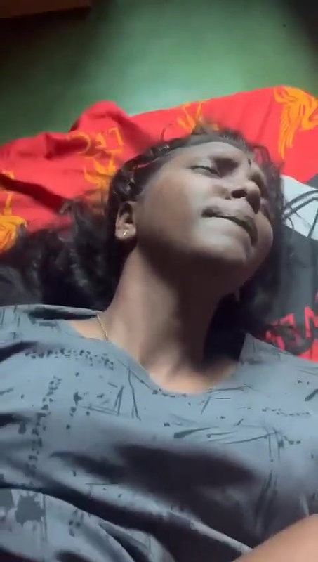 Tamil sex bhabhi moaning missionary fucking