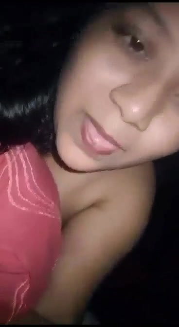 horny girl using carrot inside pussy nude pics