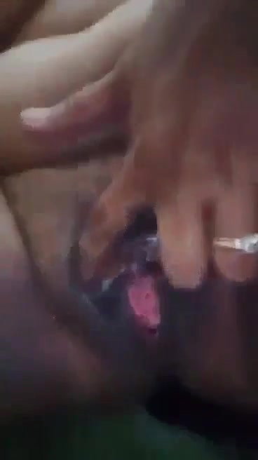Tanker MILF nude bath and pussy spreading video