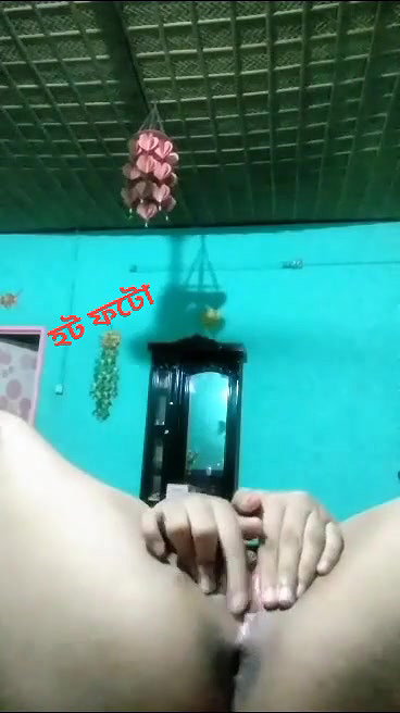 horny girl spreading ass nude pics and videos