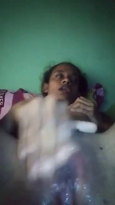 horny girl fingering wet pussy in Srilankan sex