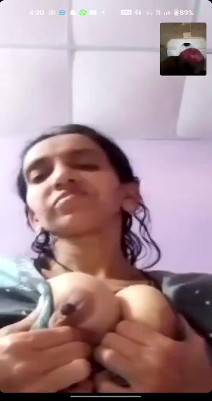 Desi lady boobs show on video call viral hot