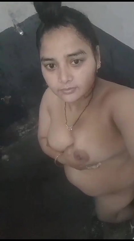 chubby bhabhi nude bath viral video making