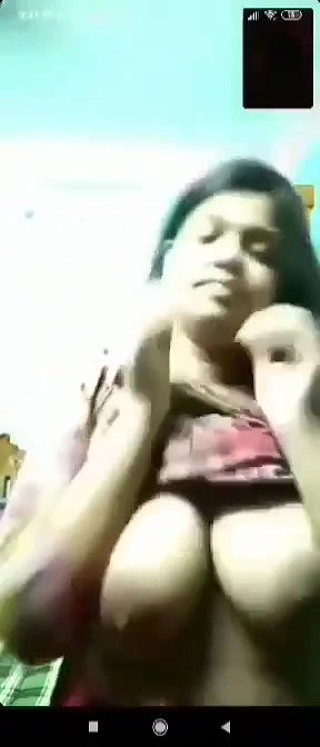 girlfriend round boobs show on video call