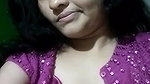 Indian girlfriend boobs show viral topless clip