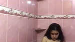 chubby girl nude show in bathroom