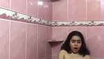 chubby girl nude show in bathroom