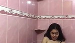 chubby girl nude show in bathroom