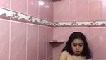 chubby girl nude show in bathroom