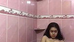 chubby girl nude show in bathroom