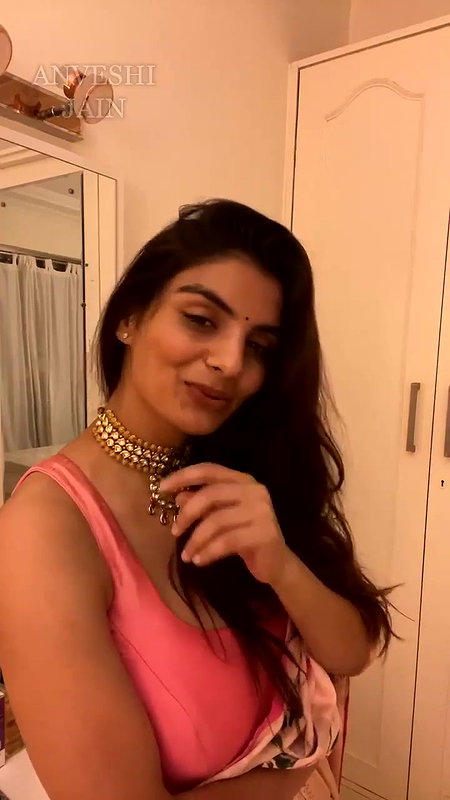 Anveshi Jain in White Saree Showing Armpits & Cleavage on App Live ~ No Watermarks