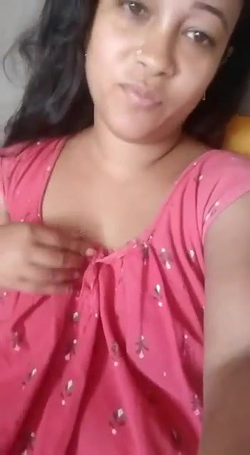 Bengali girl naked boobs show viral selfie