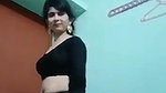 Tall bhabhi stripping saree to nude MMS