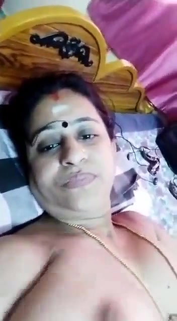 Tamil iyer maami feeding big boobs viral MMS