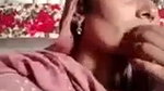 Pakistani mature aunty showing boob on cam viral clip