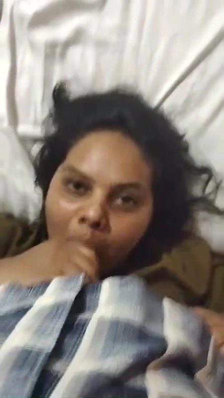 busty Indian girl blowjob to Manager in hotel